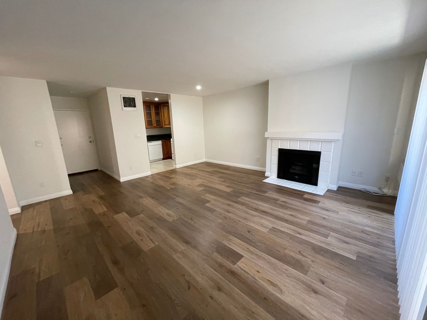 Los Angeles Apartment: 4424 South Centinela
