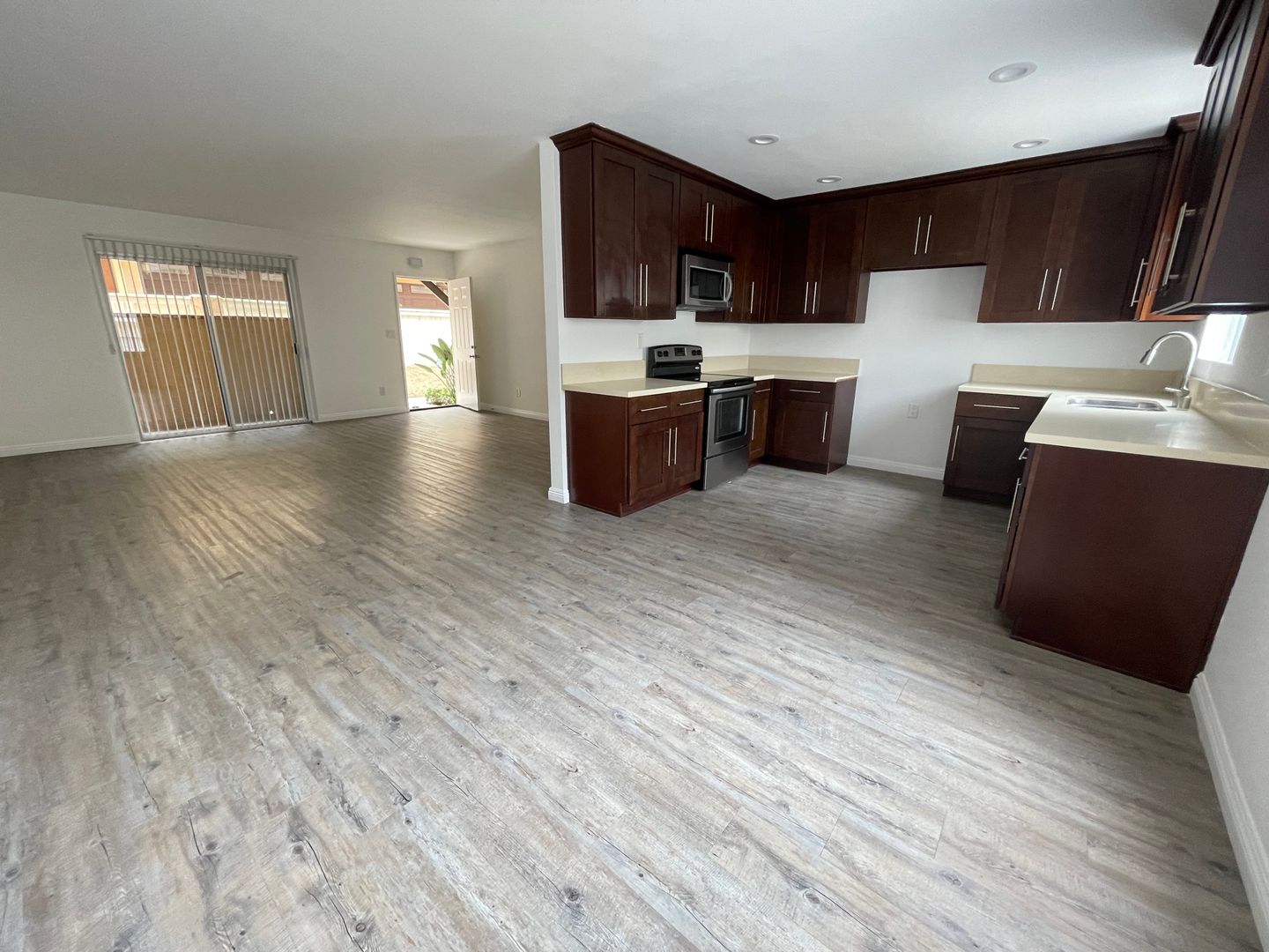 Redondo Beach Apartment: 1806 Grant