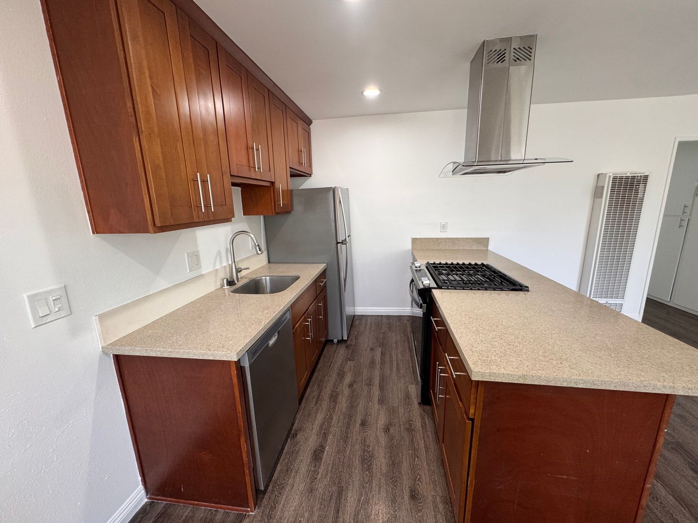 Redondo Beach Apartment: 2210 Vanderbilt Ln