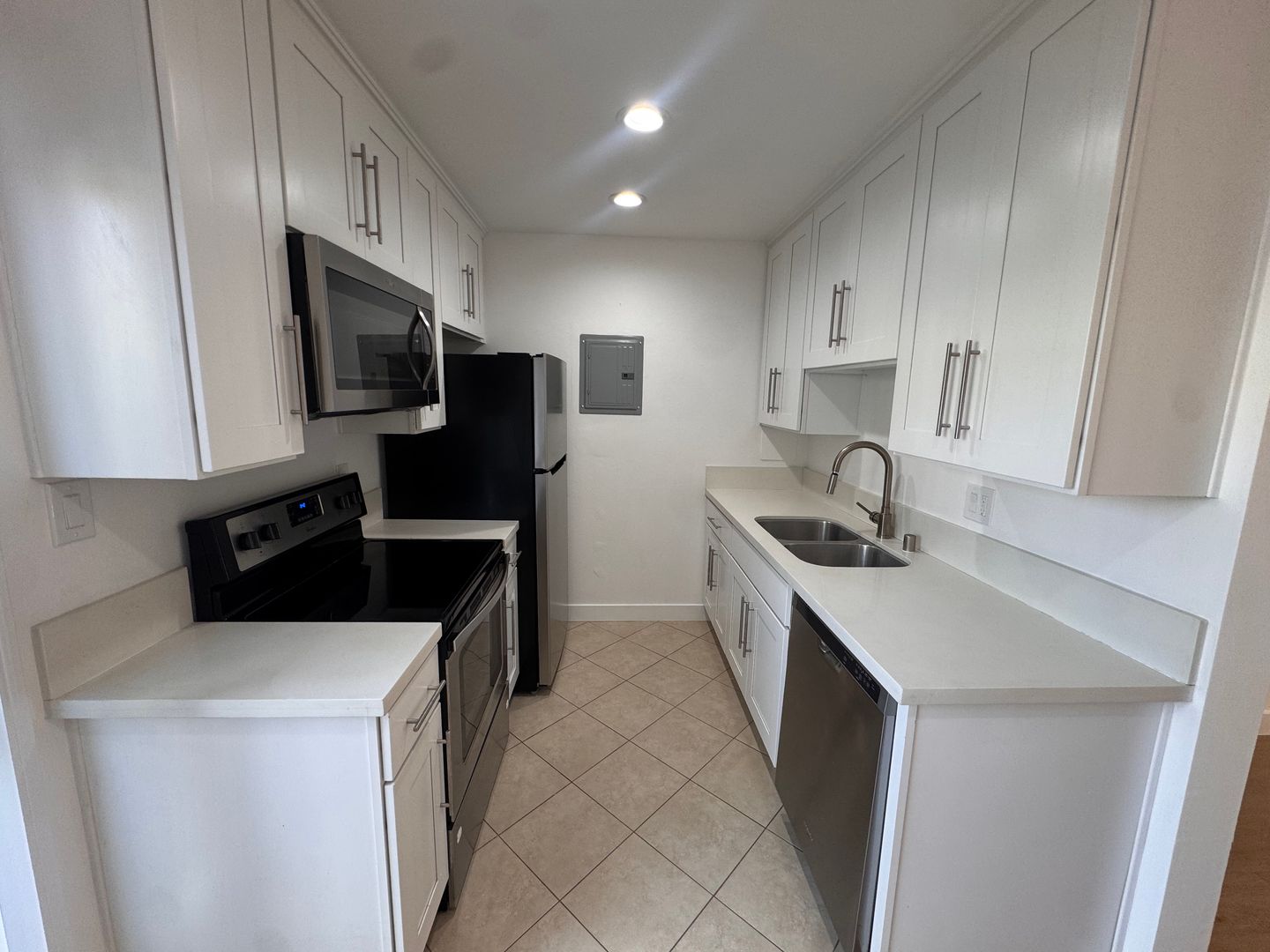 Redondo Beach Apartment: 1900 Dufour Ave