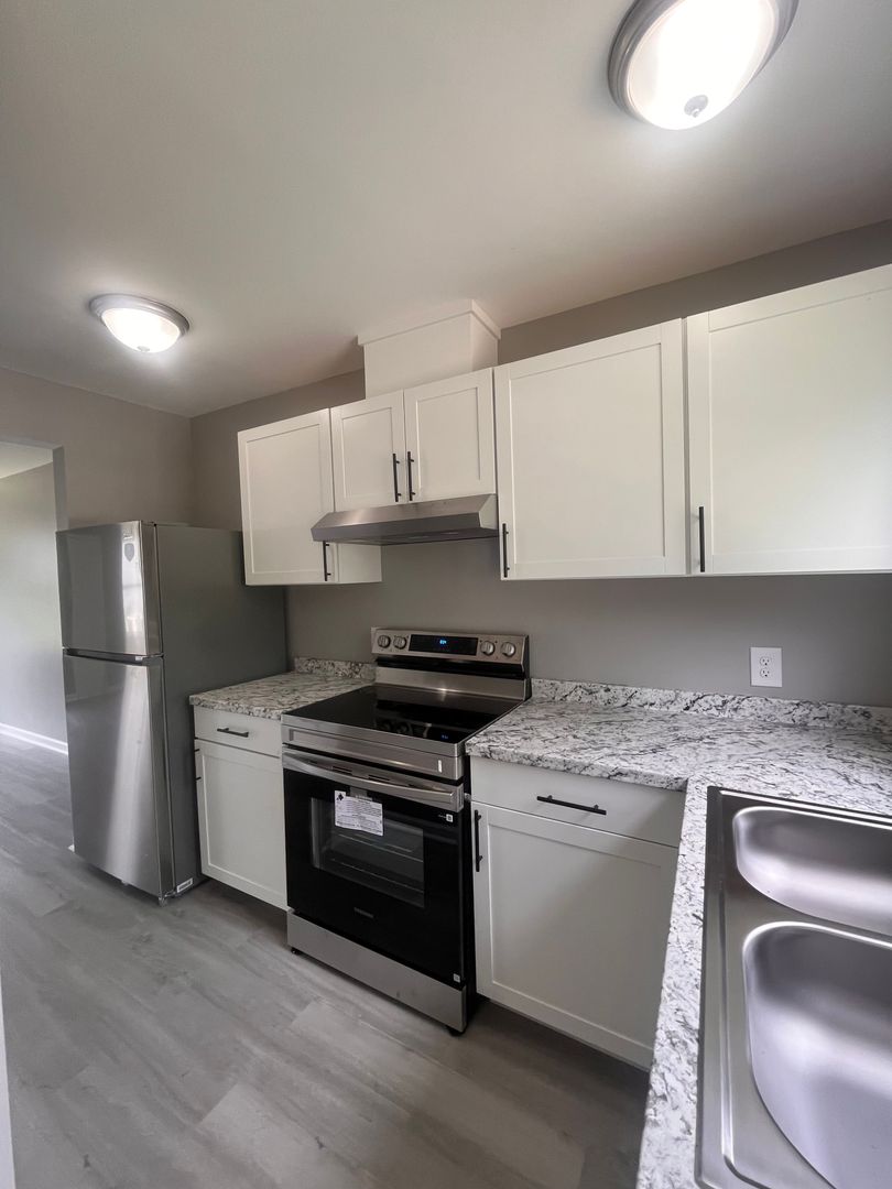 Valdosta Apartment: 1199 Jo Ree Street