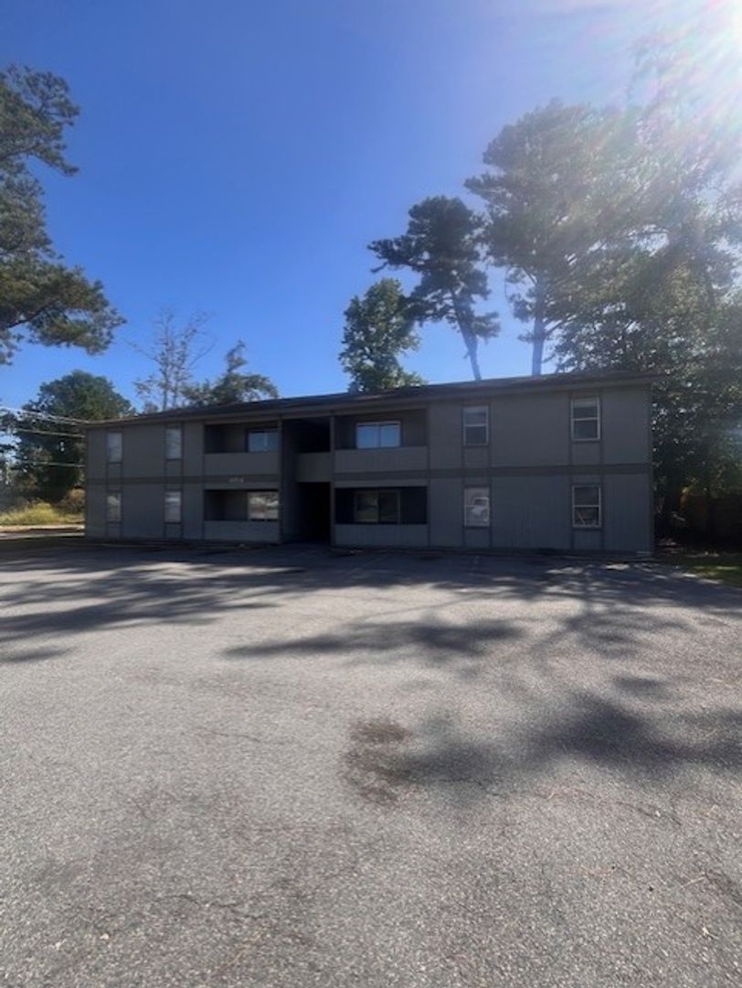 Valdosta Apartment: 4114 Oak Drive