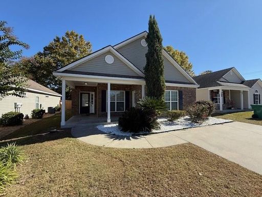 4 bedroom home in Greyfield Place S/D – photo 1