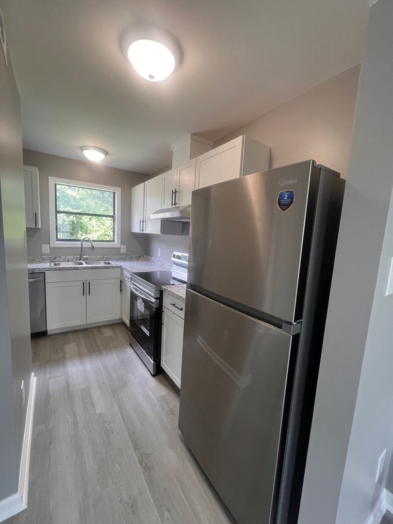 Valdosta Apartment: 1199 Jo Ree Street