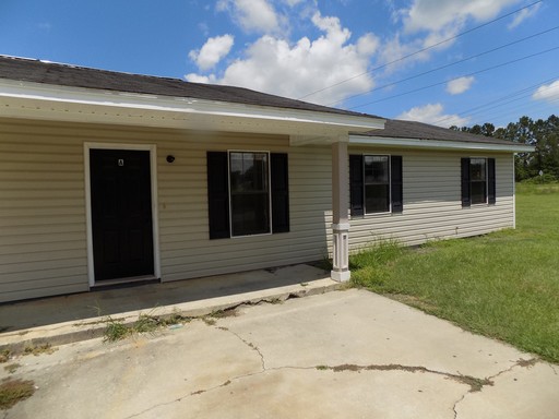 Duplex in Lowndes County – photo 1