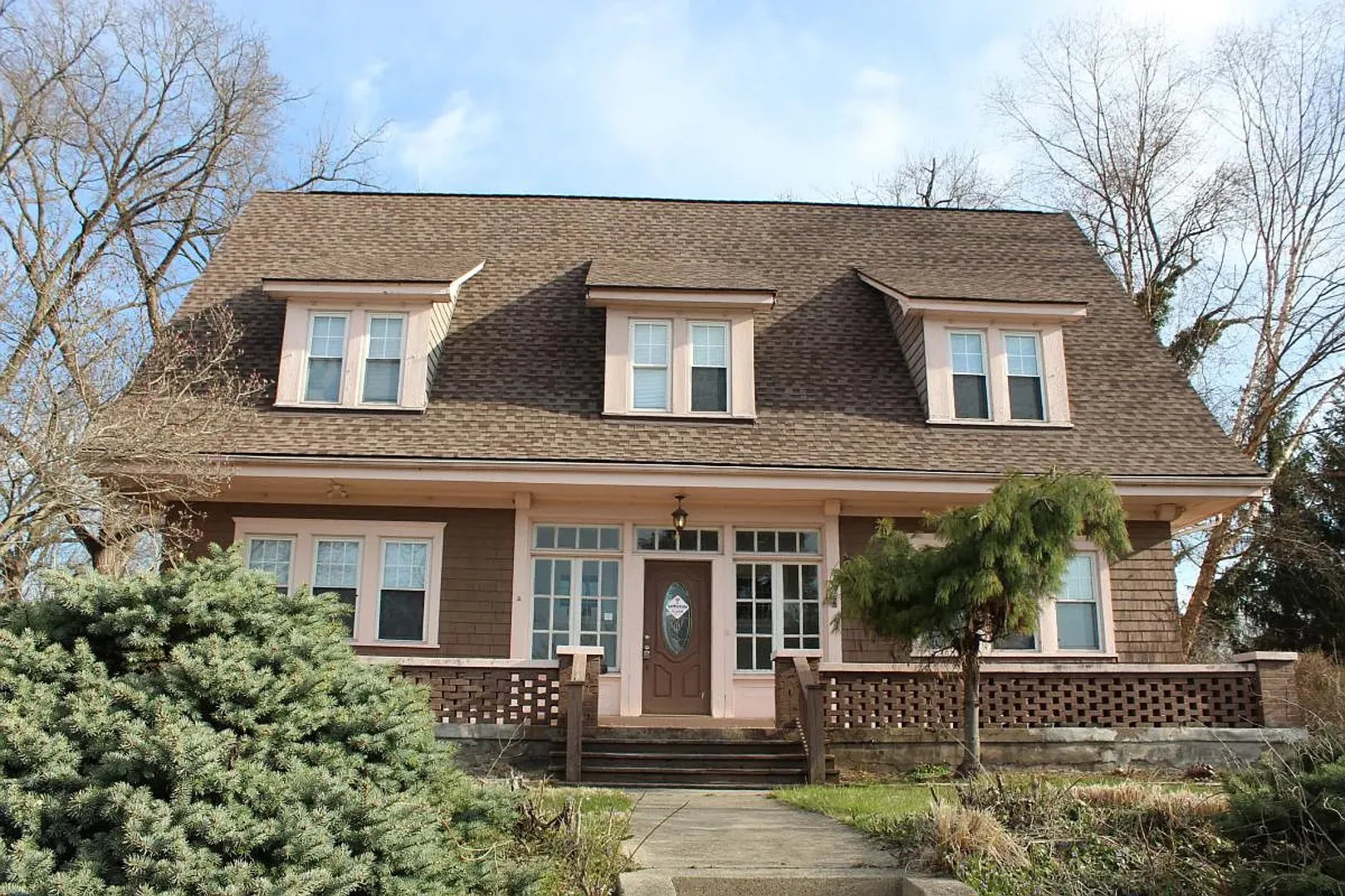 Dayton House: 253 E Hillcrest Ave