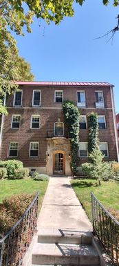 GORGEOUS Downtown Unit!!! – photo 1