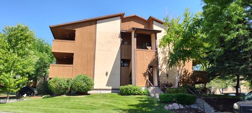 Gorgeous sophisticated condo just hit the market! – photo 1