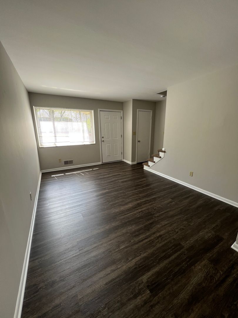 Columbus Apartment: 1171 Sanborn Place