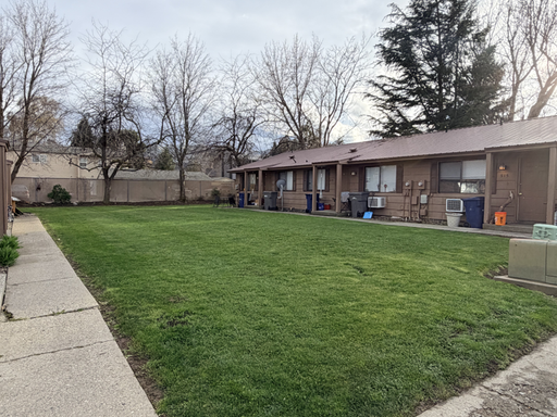 2 Bedroom apartment available on Ramona St! – photo 1