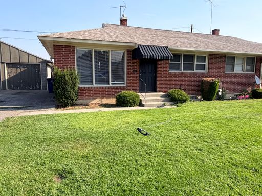 Recently updated! 2+ bedroom/1.75 bath with basement and garage! Central heat and air! – photo 1