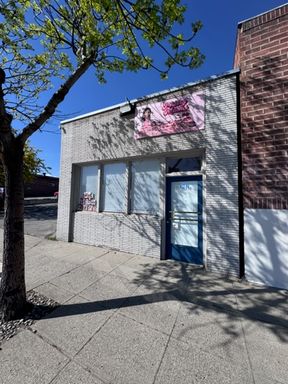 Storefront commercial space in downtown Wenatchee! Ample parking with 15+ parking spaces! – photo 1