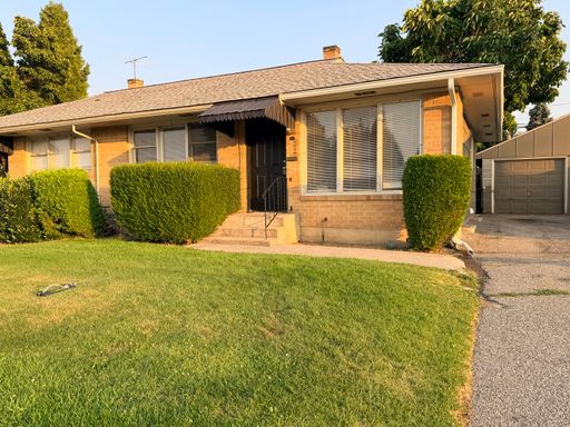 First St. Duplexes-Recently updated! Spacious 2+ bedroom/1.75 bath duplex available soon! – photo 1
