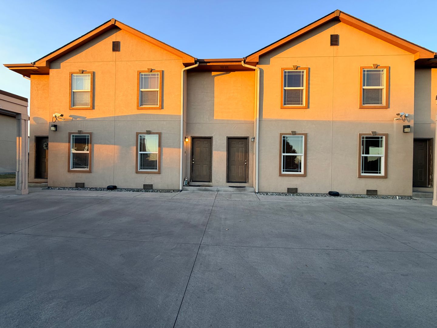 Quincy Apartment: 435 E Street NE