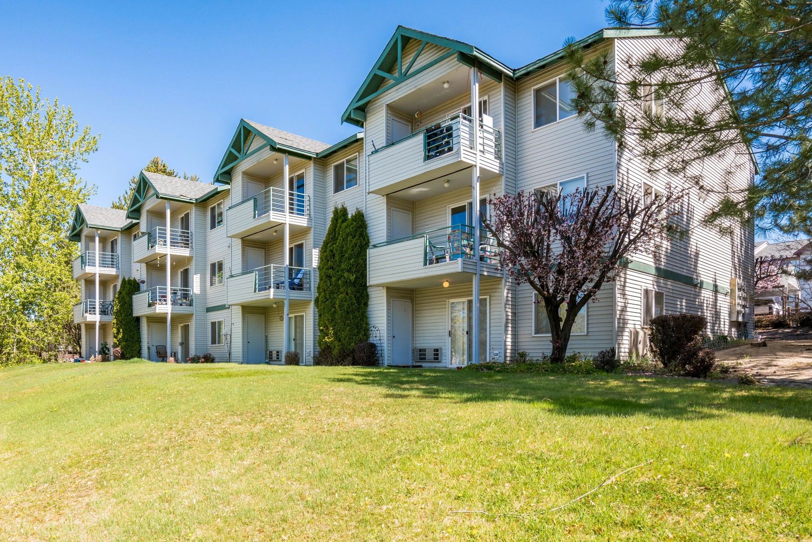 East Wenatchee Apartment: 655 NE 4th