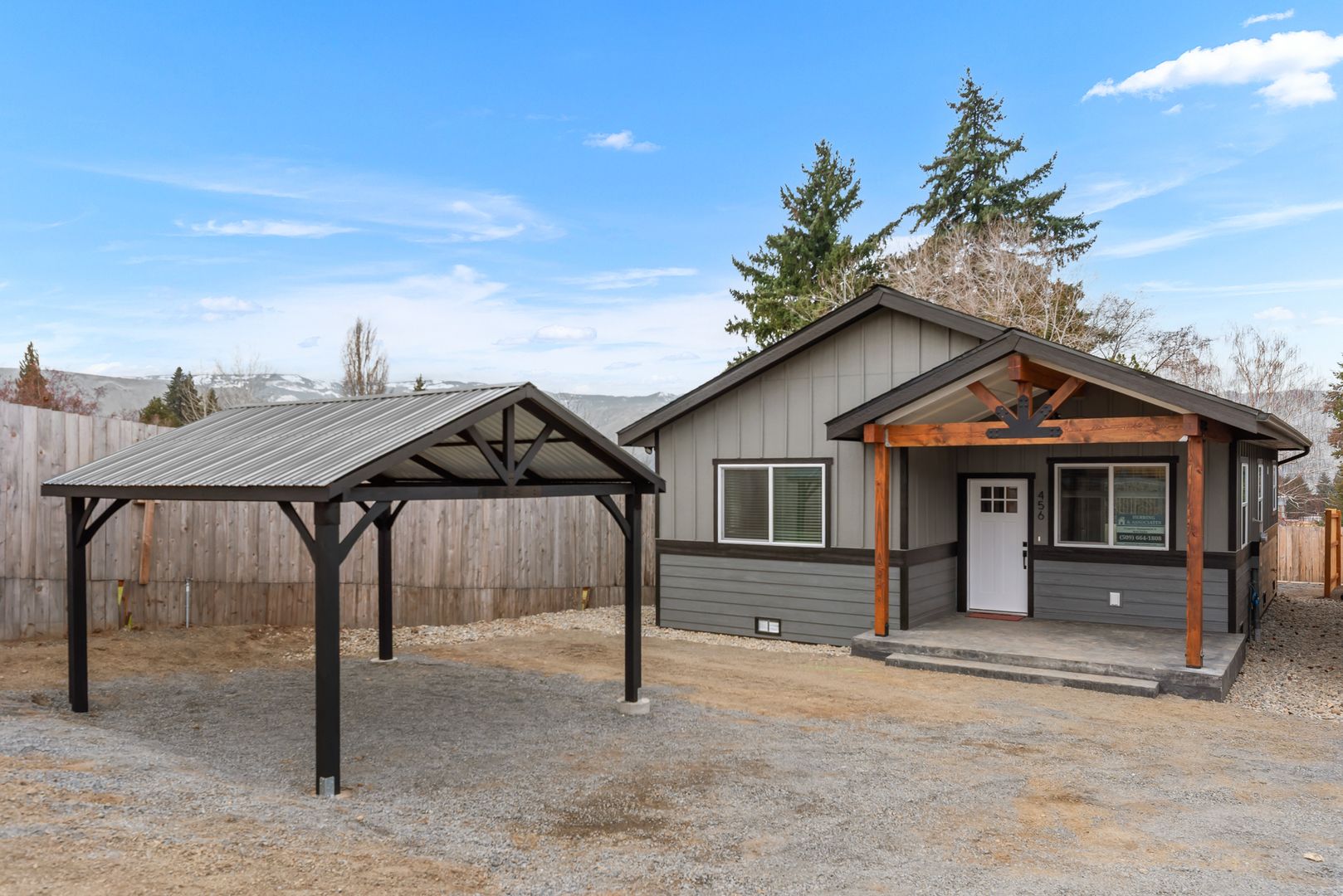 East Wenatchee House: 460 N James