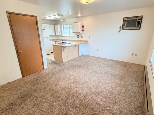 2 bed,1 bath close to downtown Wenatchee! Washer & dryer, d/w, air conditioning! W/S/G paid! – photo 1