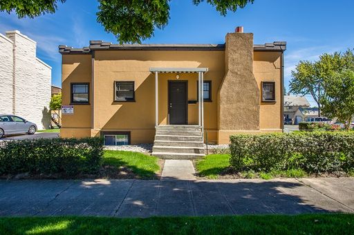 Great Central location, close to downtown! 2 bed, 1 bath! – photo 1