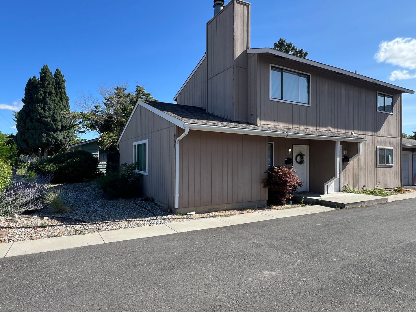 Wenatchee Apartment: 909 Gellatly