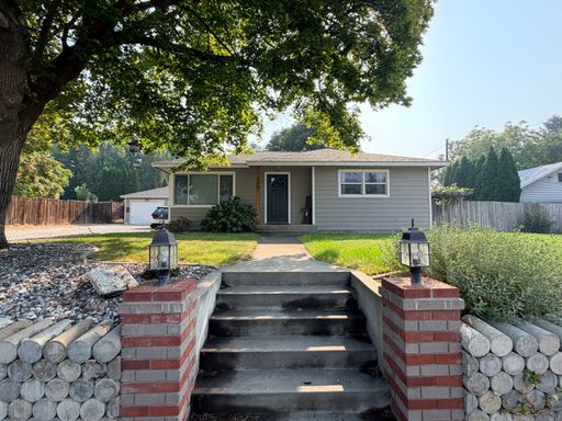 Park-like feel! 2+ bed with ADU in back, 2 bath house, central a/c, fenced back yard, great location! Lots of parking! – photo 1