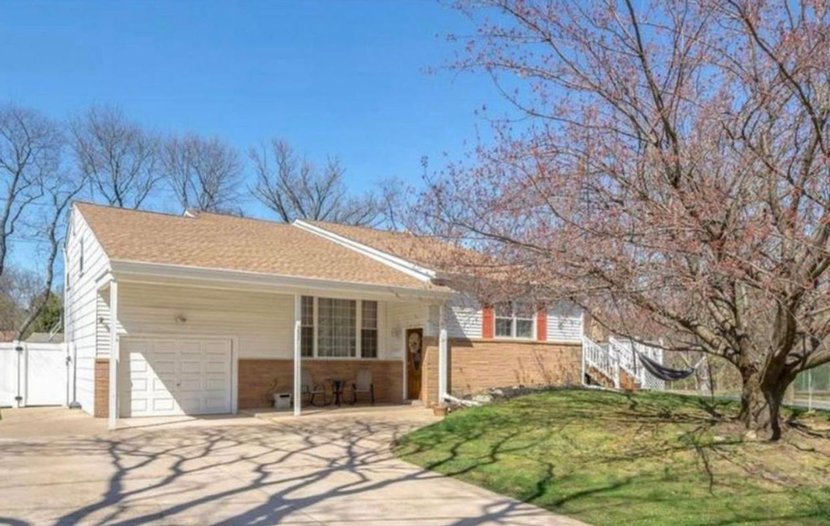 Cherry Hill House: 305 Garwood Place