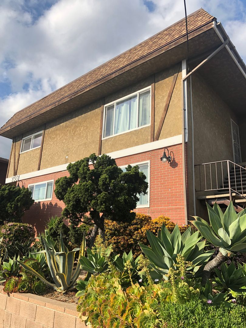 Los Angeles Apartment: 3388 S. Centinela Avenue