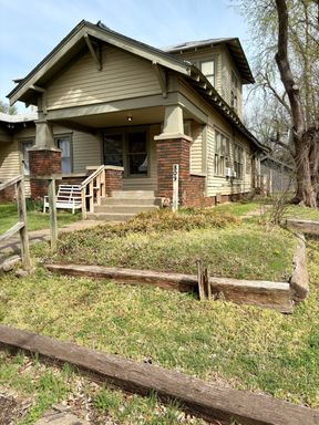 Charming 2 Bedroom 1 Bathroom Duplex with Basement
