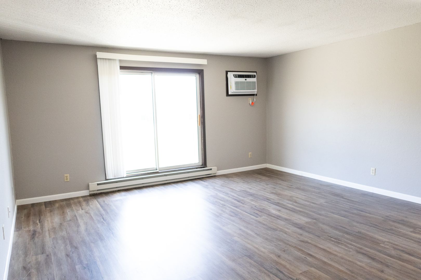 Alexandria Apartment: 304 Kenwood Drive