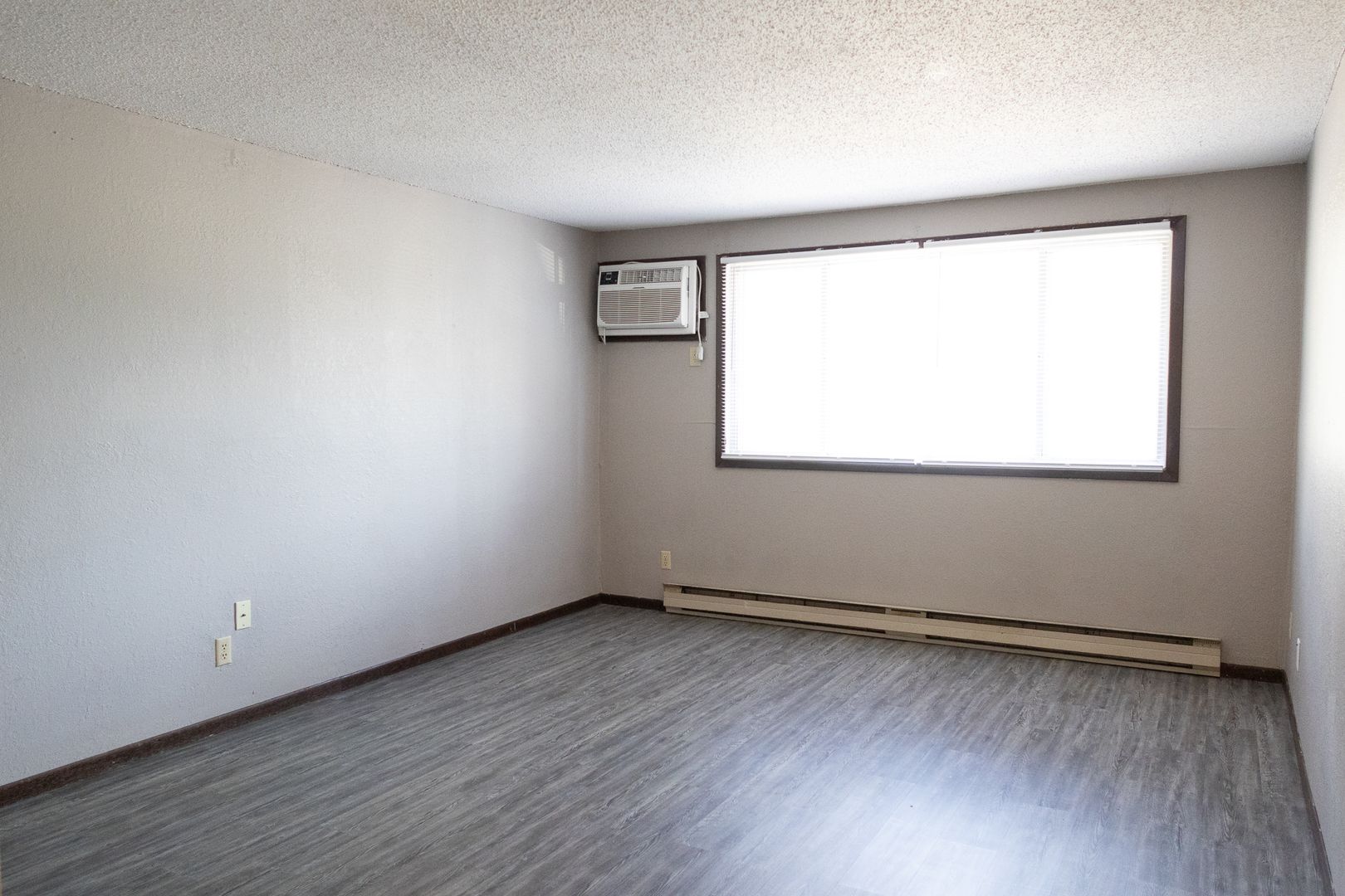 Alexandria Apartment: 304 Kenwood Drive