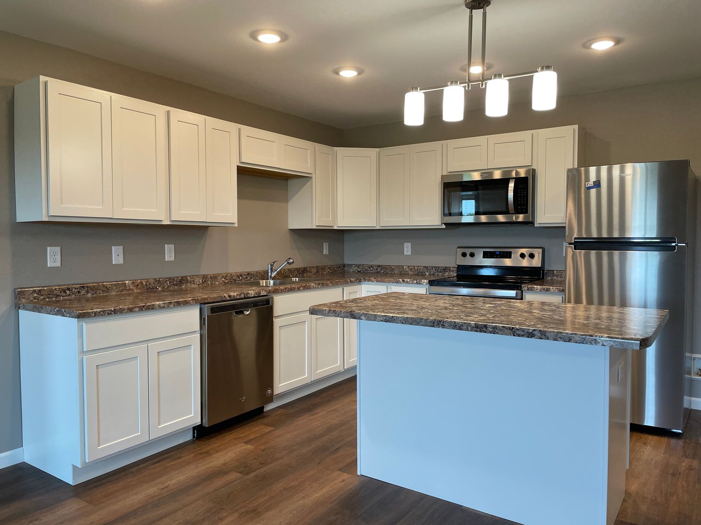 Willmar Apartment: 1011 30th St. NW