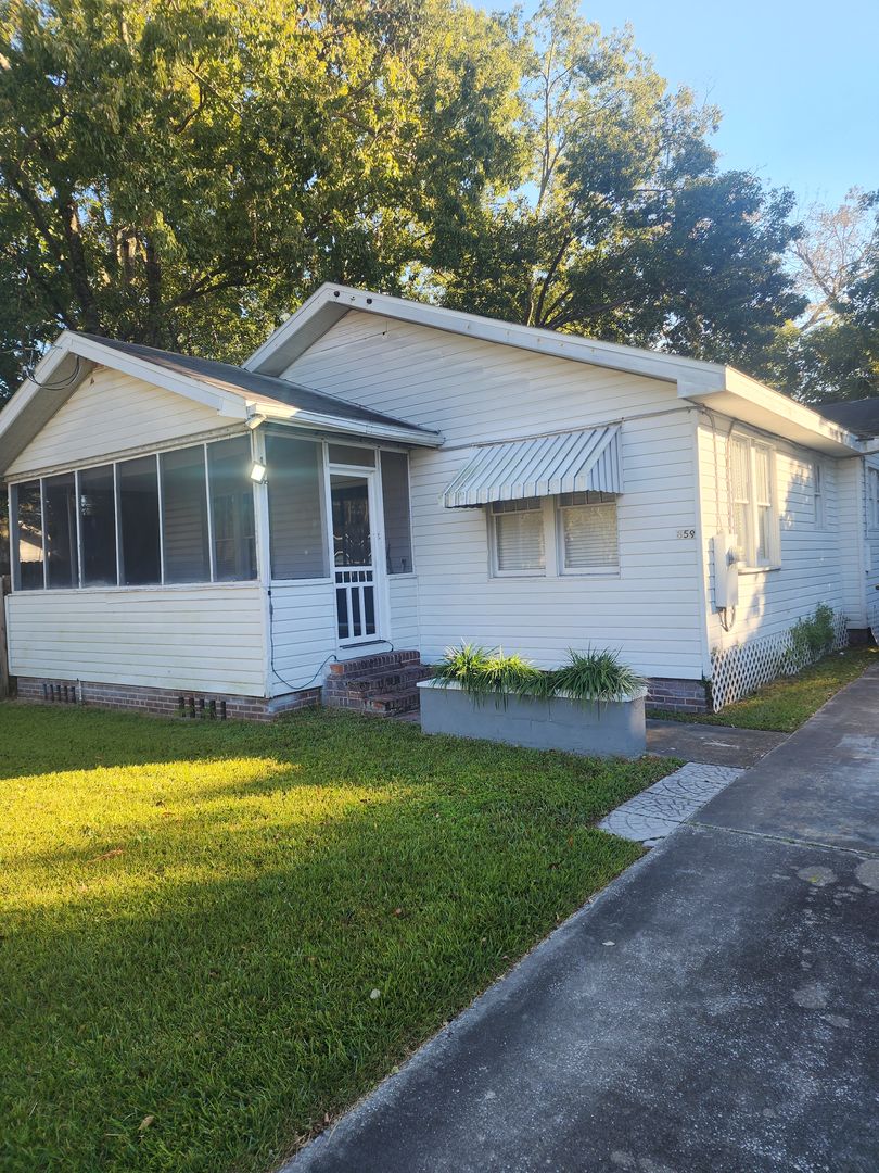 Jacksonville House: 859 St. Clair Street