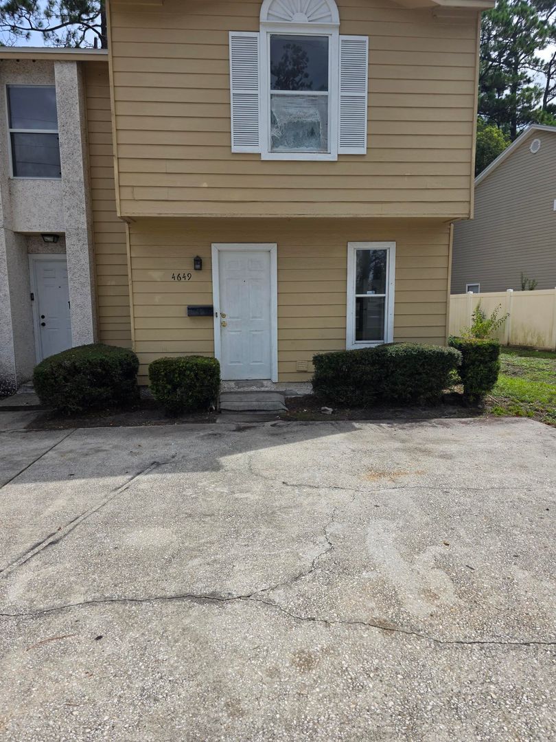 Jacksonville Apartment: 4649 Barnes Road South