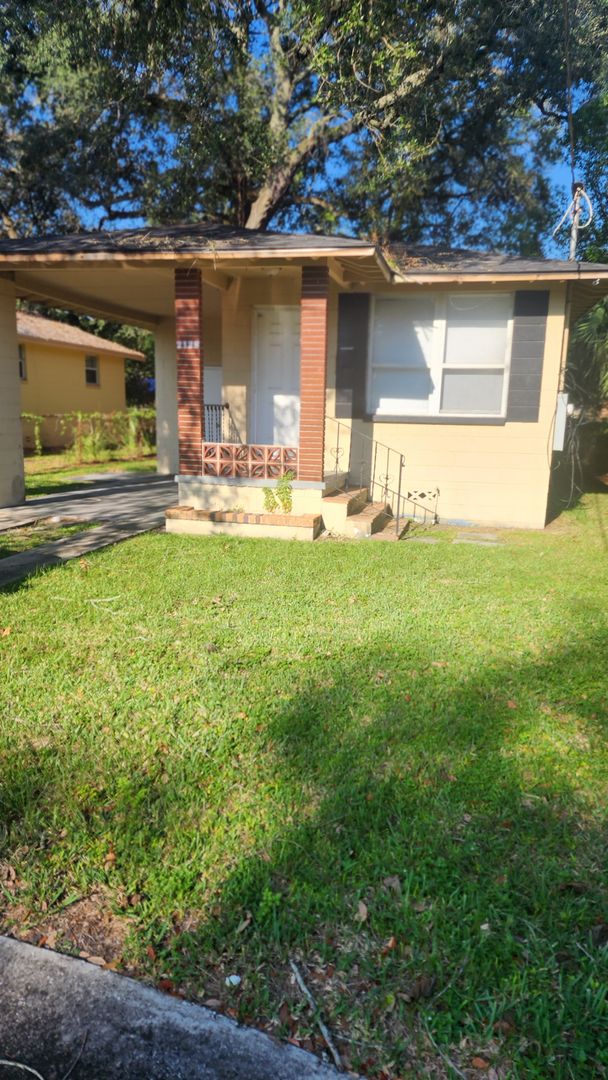Jacksonville House: 2128 Lambert Street