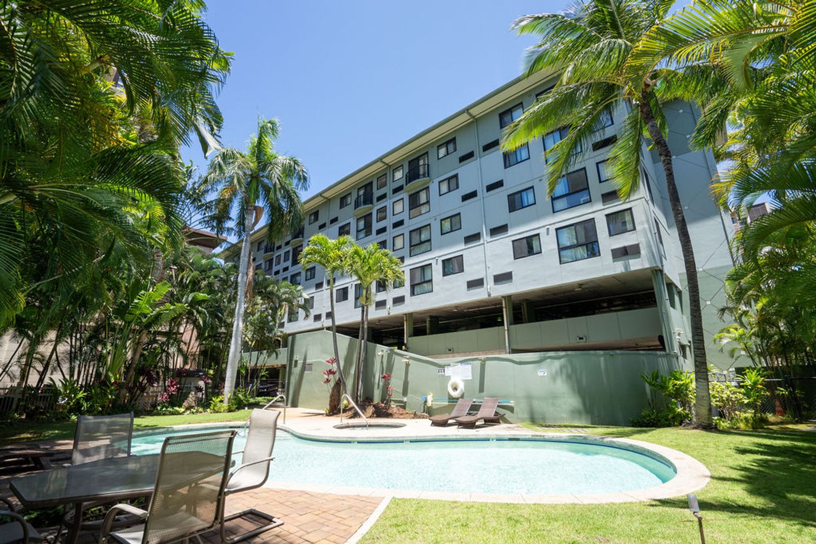 Honolulu Apartment: 2055 Ala Wai Blvd.