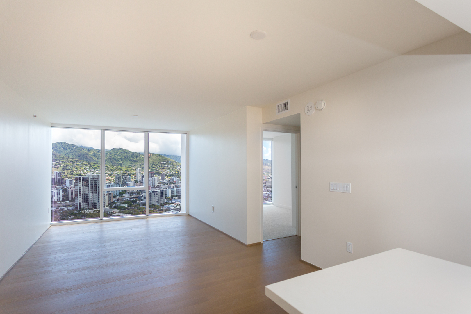 Honolulu Condo: 888 Kapiolani Blvd.