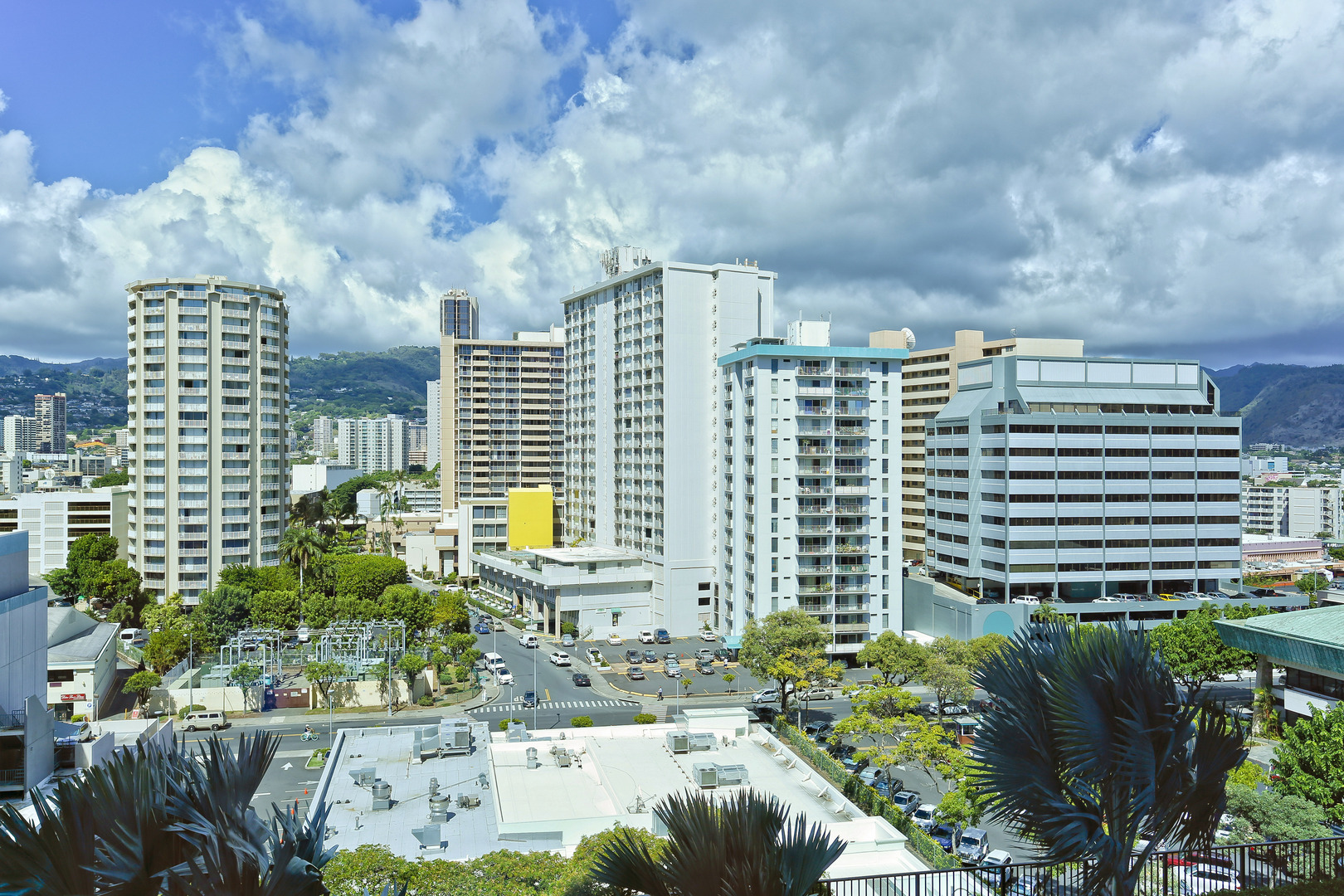 Honolulu Condo: 1555 Kapiolani Blvd. #815