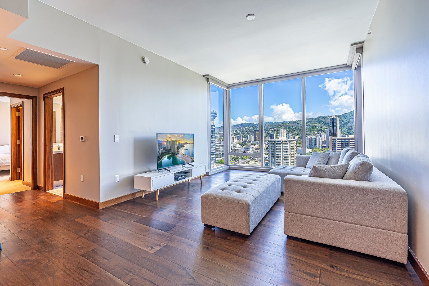 Honolulu Condo: 1555 Kapiolani #1915