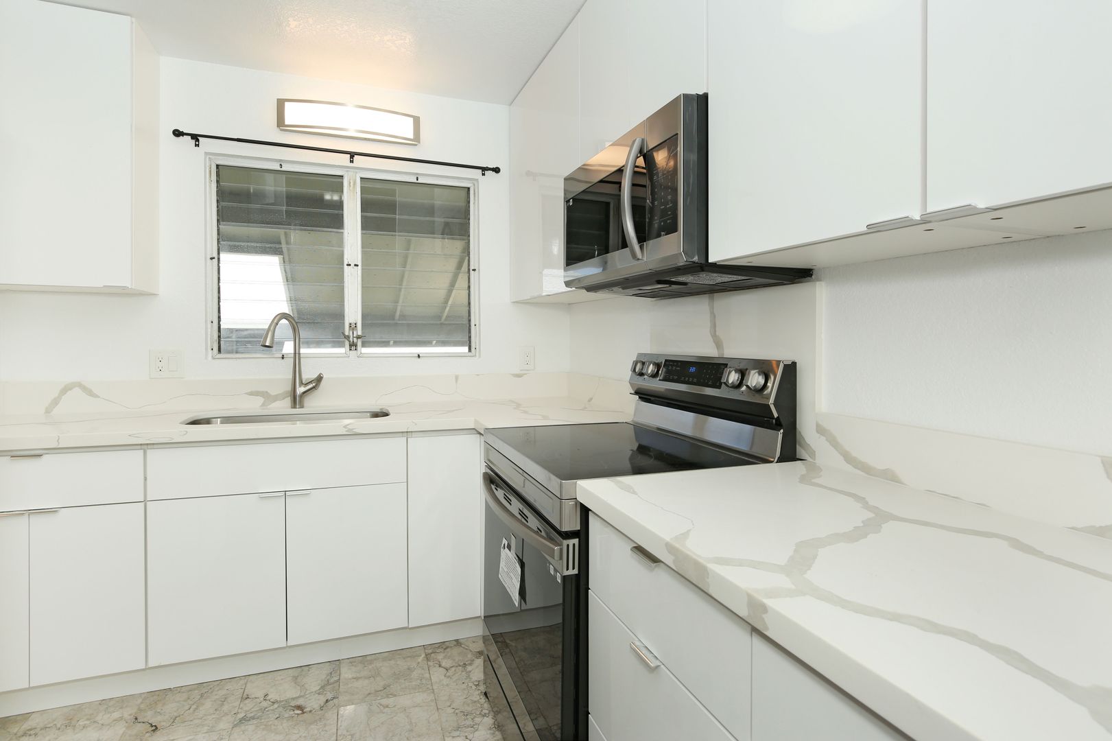 Pearl City Townhome: 98-1425 Kamahao Street #13/110