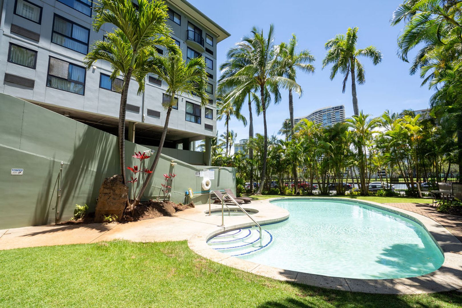 Honolulu Apartment: 2055 Ala Wai Blvd.