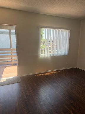 SPACIOUS TWO BEDROOM APARTMENT TWO BATH APARTMENT – photo 1