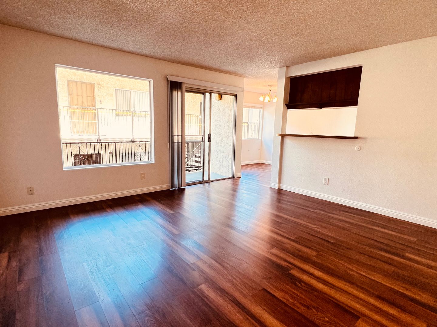 San Pedro Apartment: 732 West 7th Street