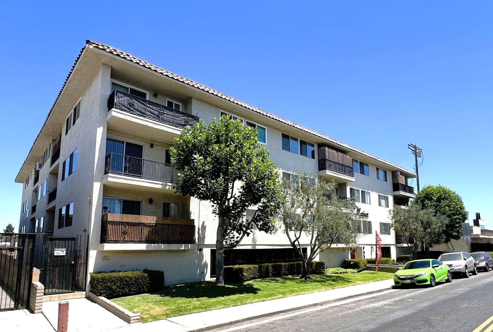 San Pedro Apartment: 732 West 7th Street