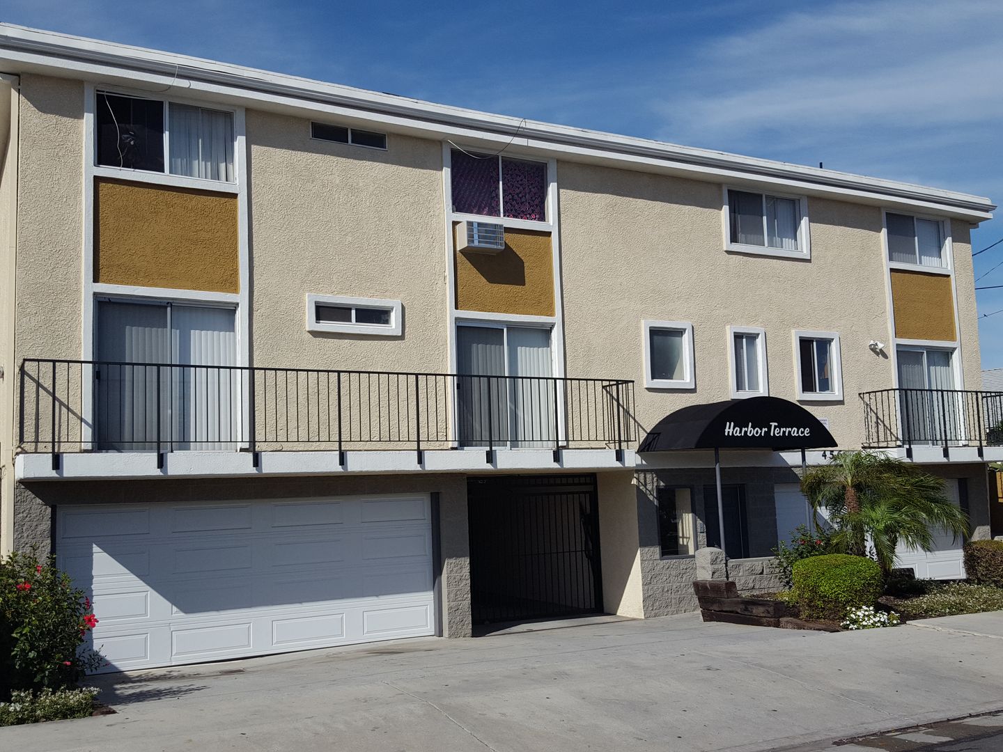 San Pedro Apartment: 456 W. 11th St.