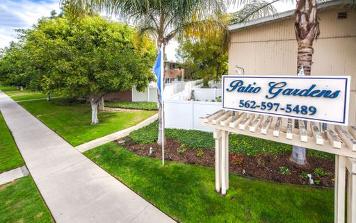 2 Bedroom, 1.5 Bath Townhome w/ Patio Available! – photo 1