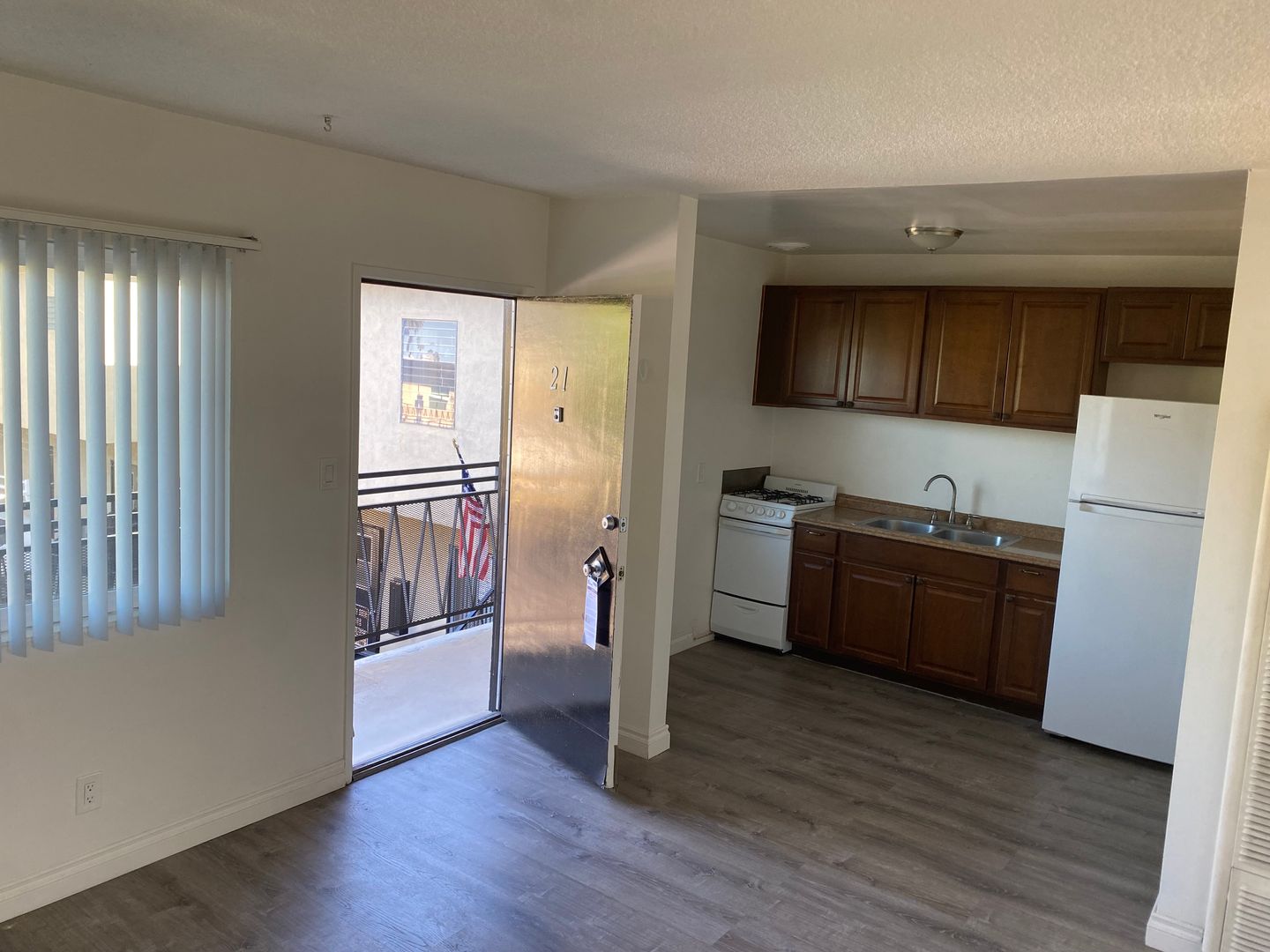 Los Angeles Apartment: 3744 & 3748 Inglewood Blvd