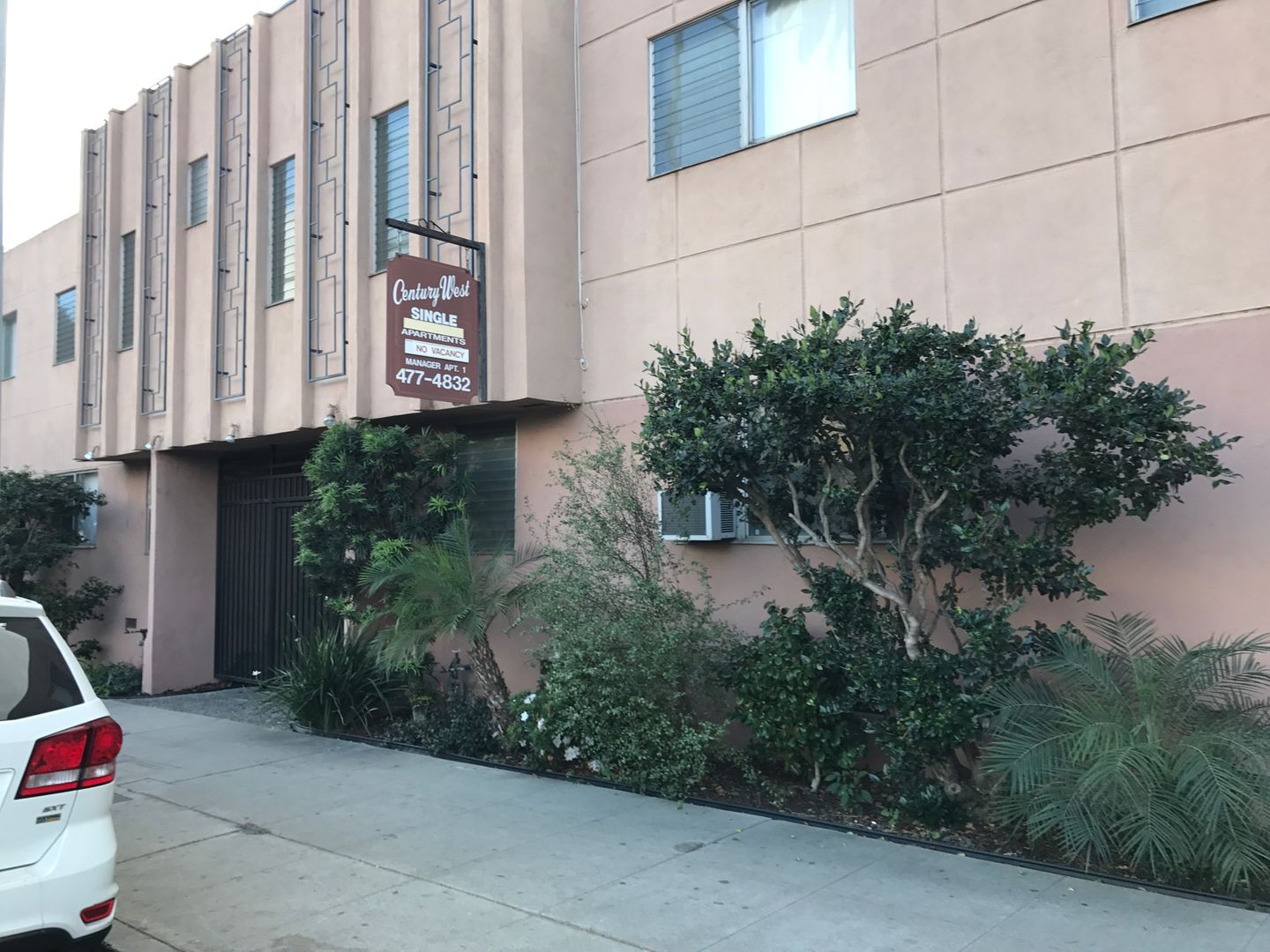 Los Angeles Apartment: 1525 Sawtelle Blvd