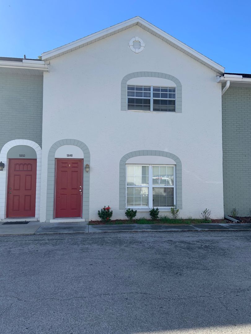 New Port Richey House: 5648 Townhouse Dr.
