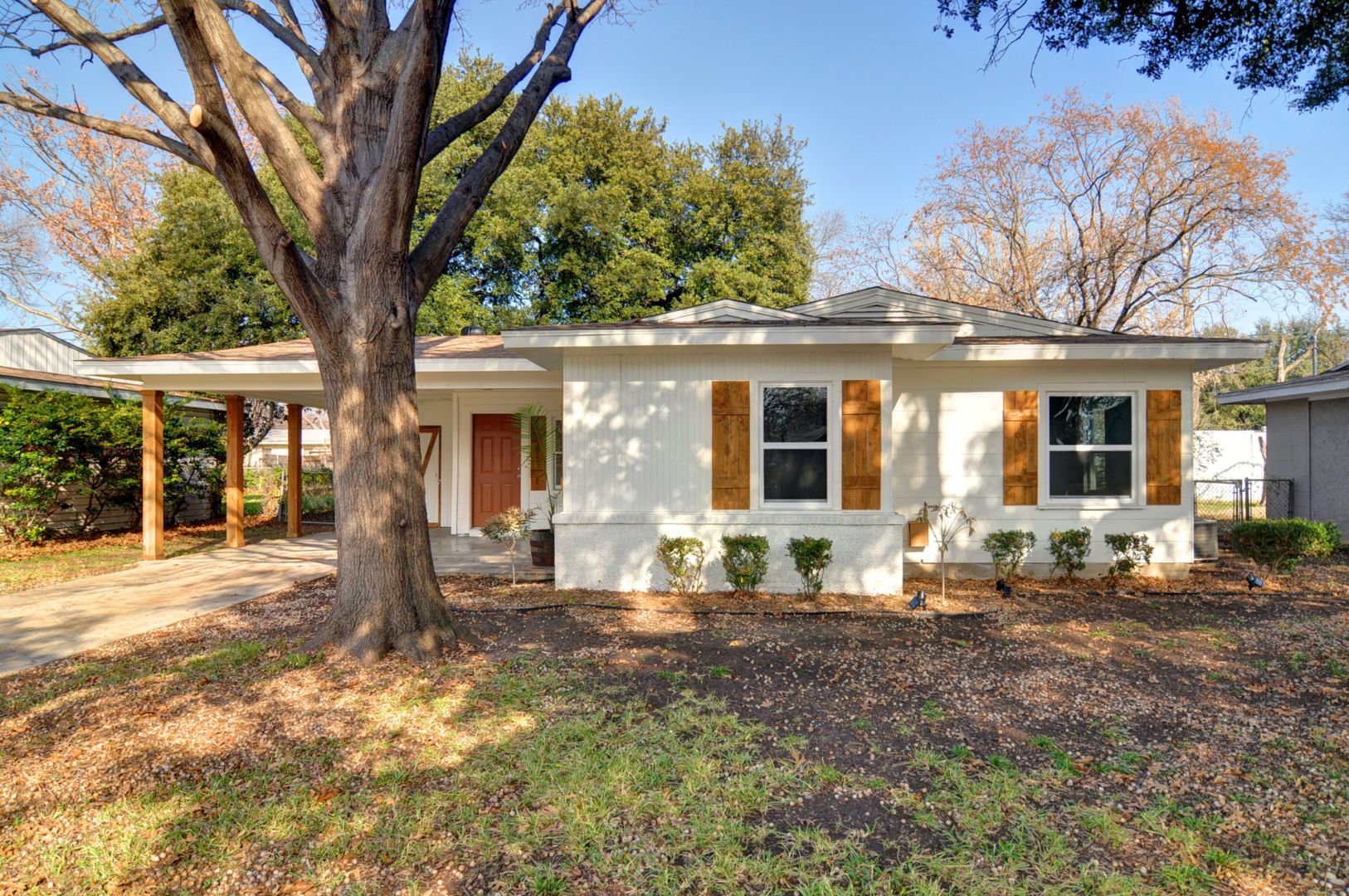 Westworth Village House: 5808 Coleman St