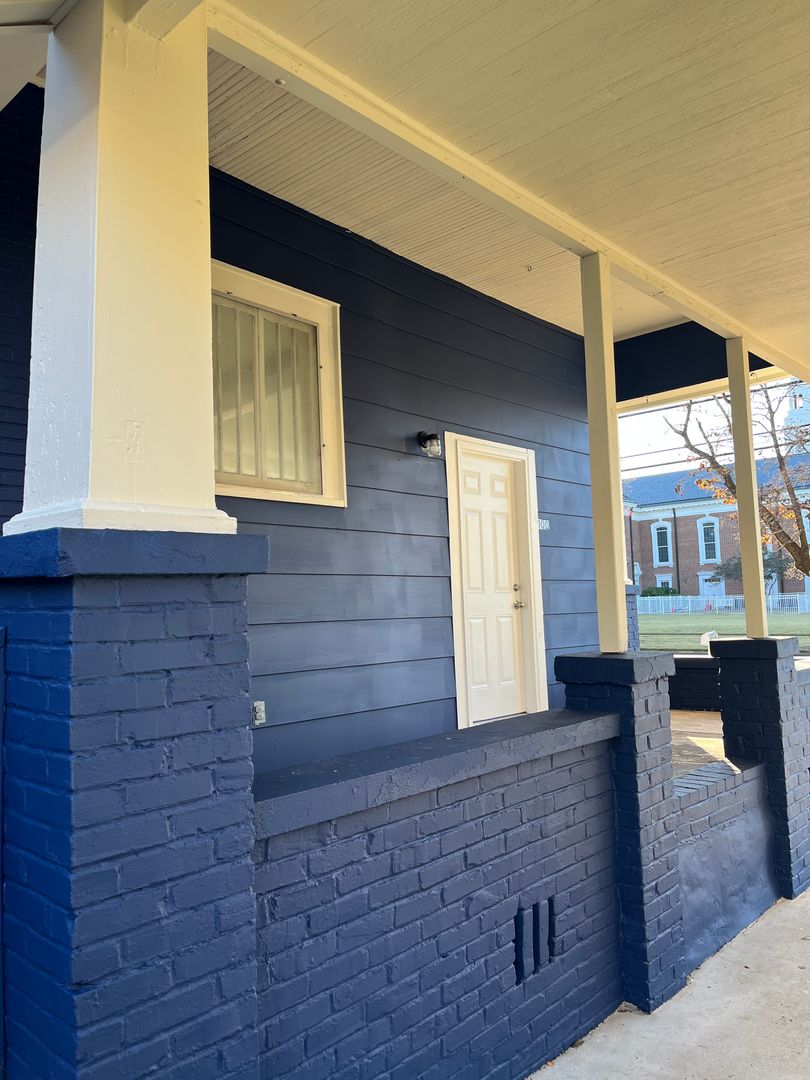 Sylacauga House: 100 S Main Avenue