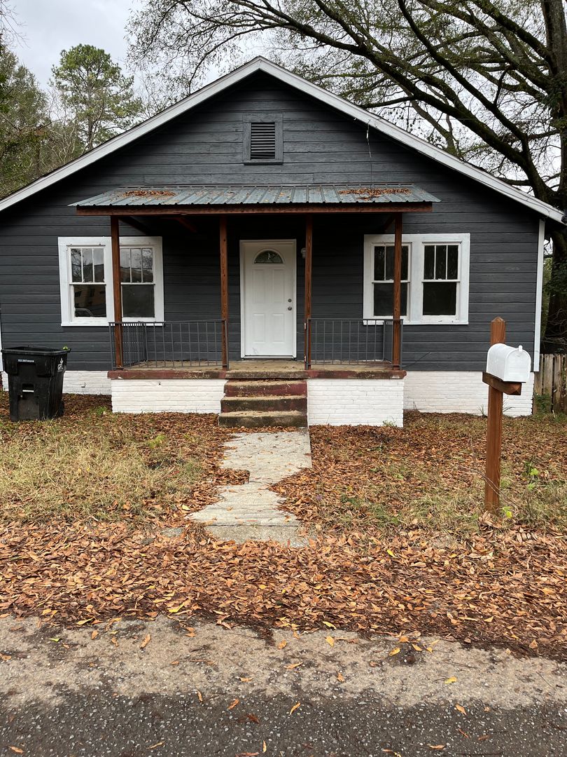 Sylacauga House: 105 Elm Avenue South